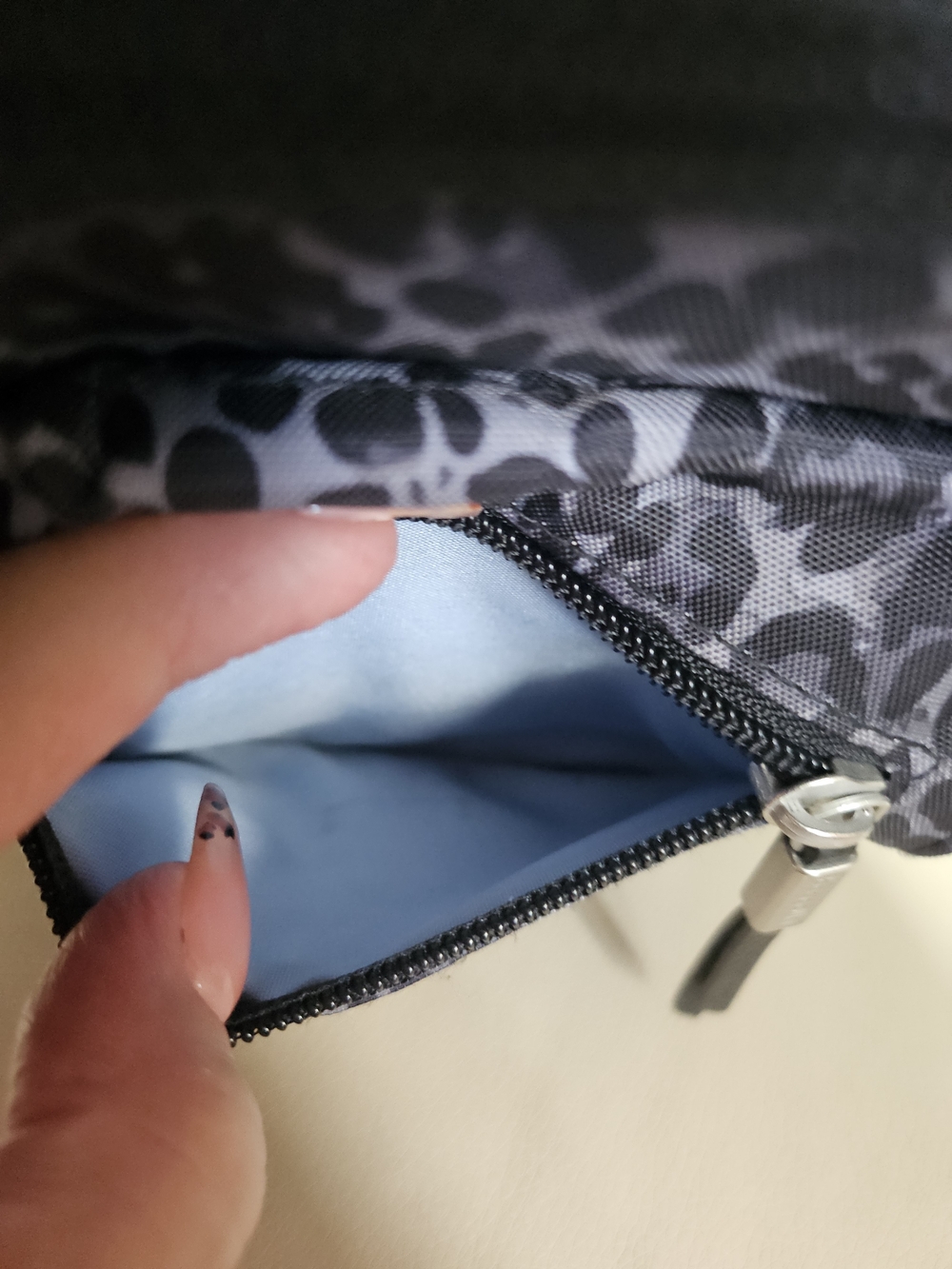 Baggallini Gray Leopard Crossbody Bag - Picture 13 of 16